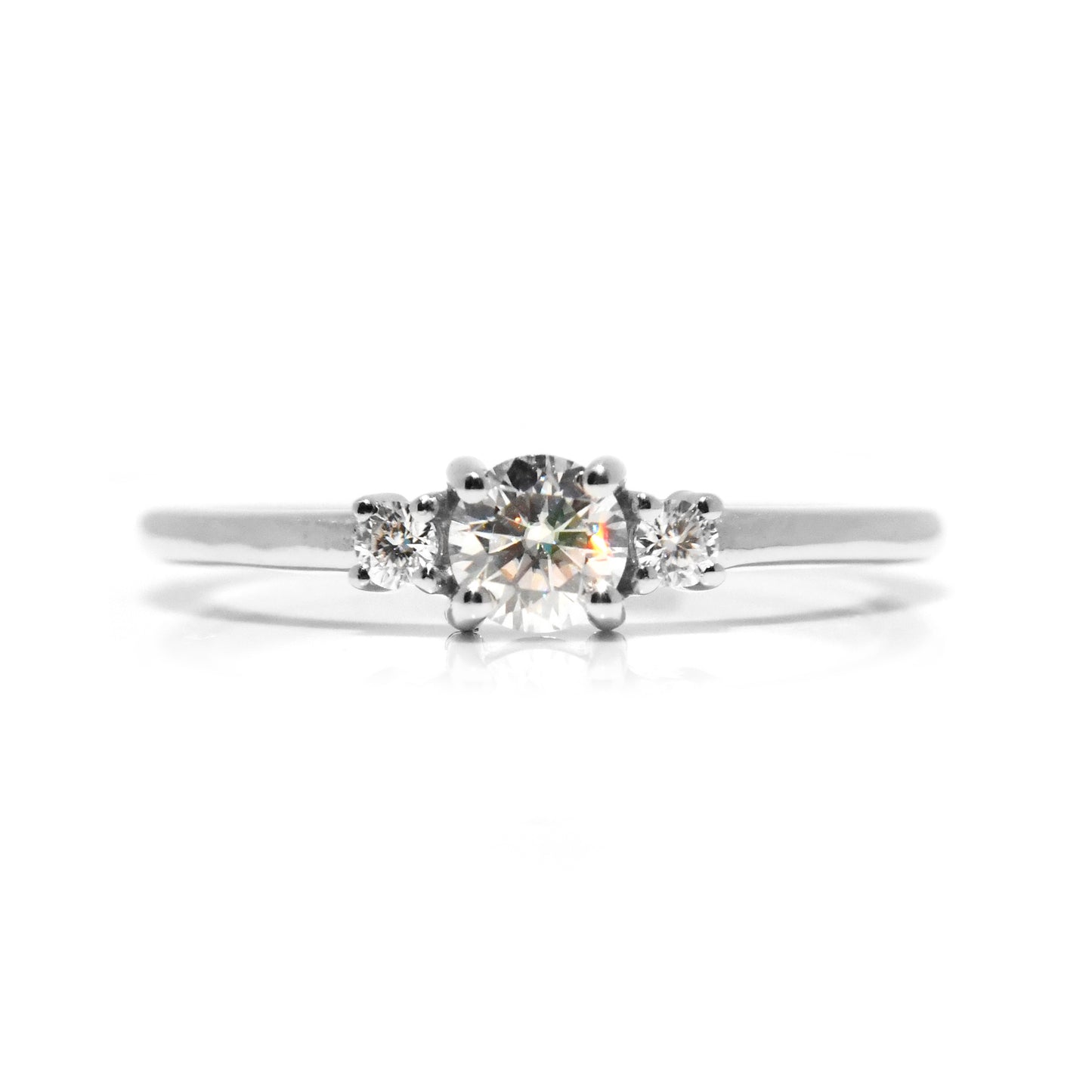 Anillo de Compromiso en Plata Fina con Moissanita de .30cts