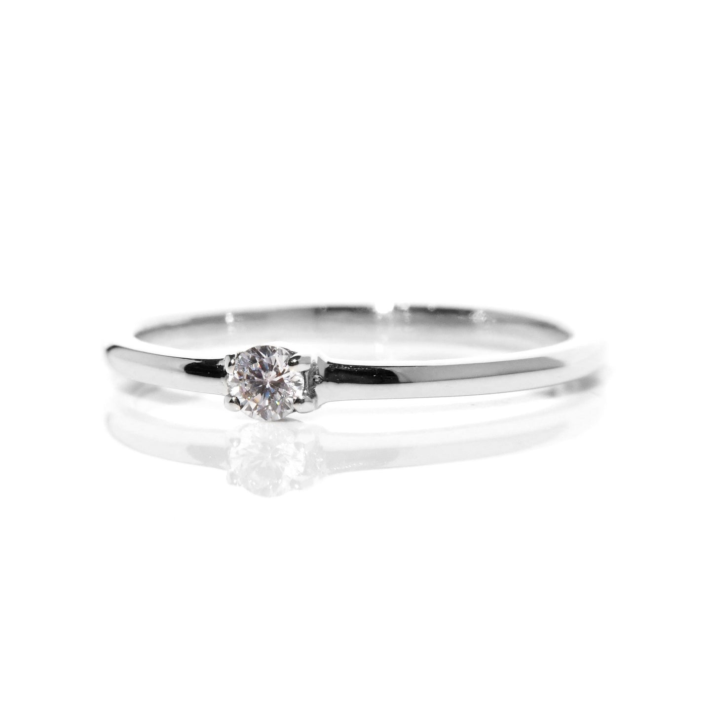 Anillo de Compromiso en Plata Fina con Moissanita de .10cts