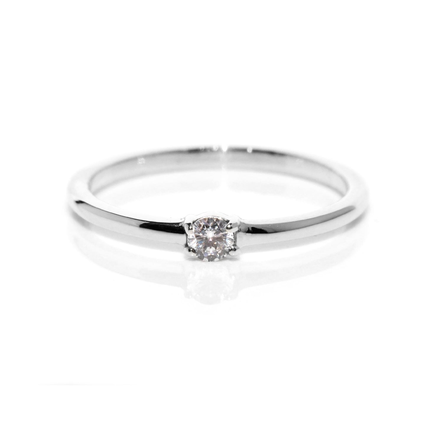 Anillo de Compromiso en Plata Fina con Moissanita de .10cts