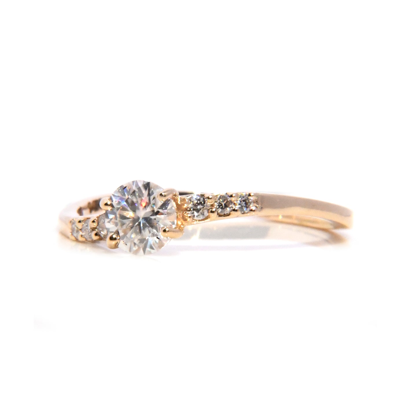 Anillo Infinito con Moissanita de .50Cts y Diamantes Naturales