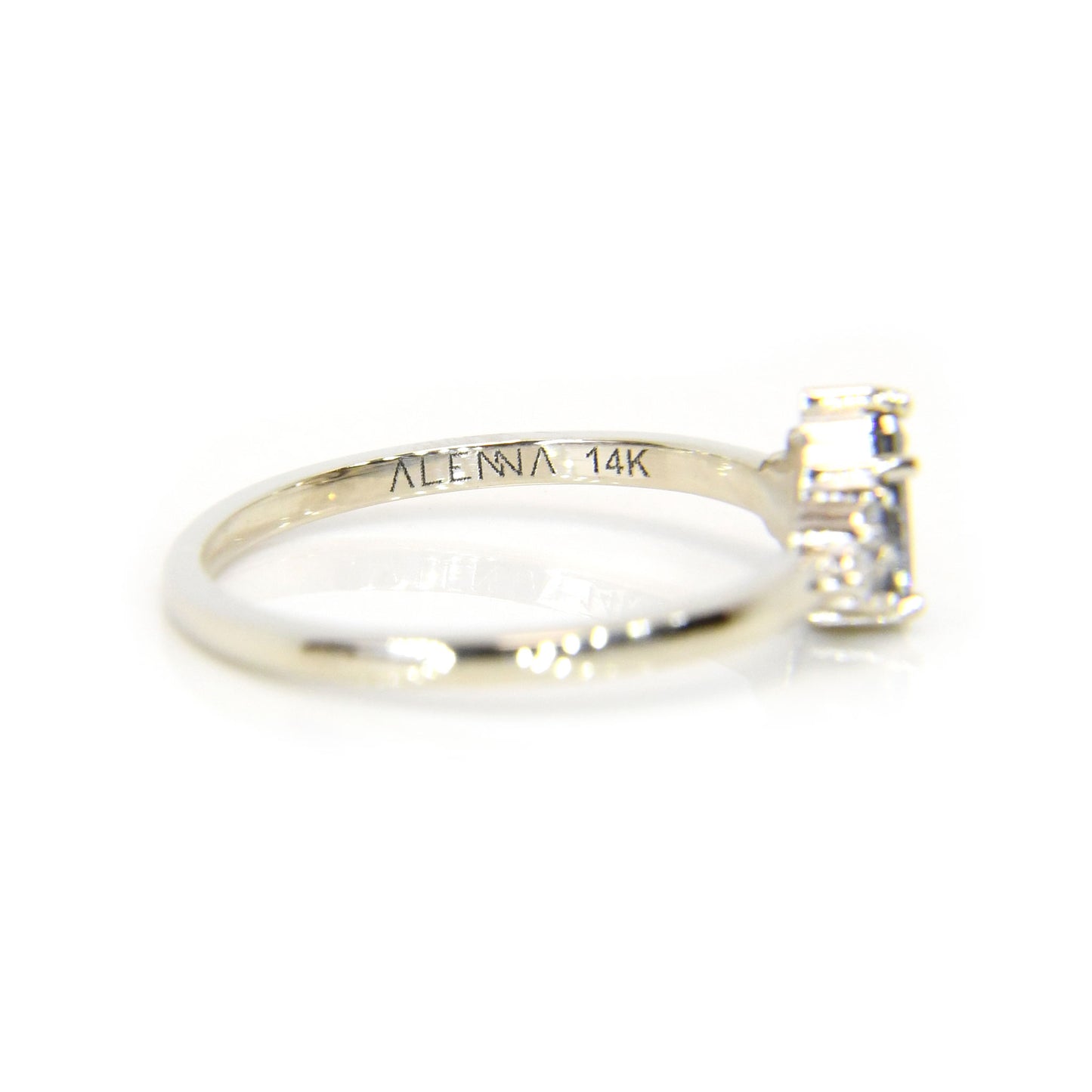 Anillo de Compromiso con Diamante Salt & Pepper .35cts y Diamantes Laterales