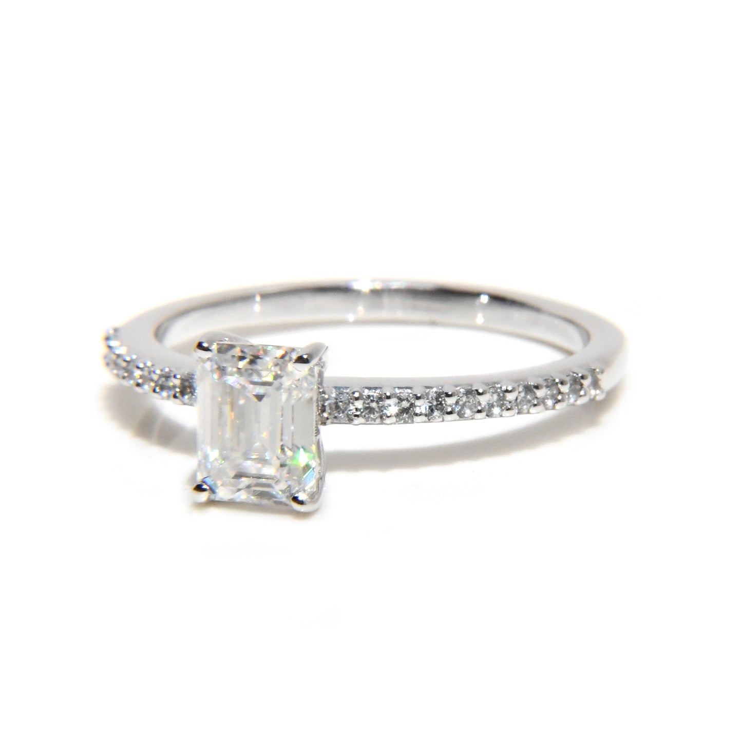 Anillo Arya con Moissanita Esmeralda 1Cts