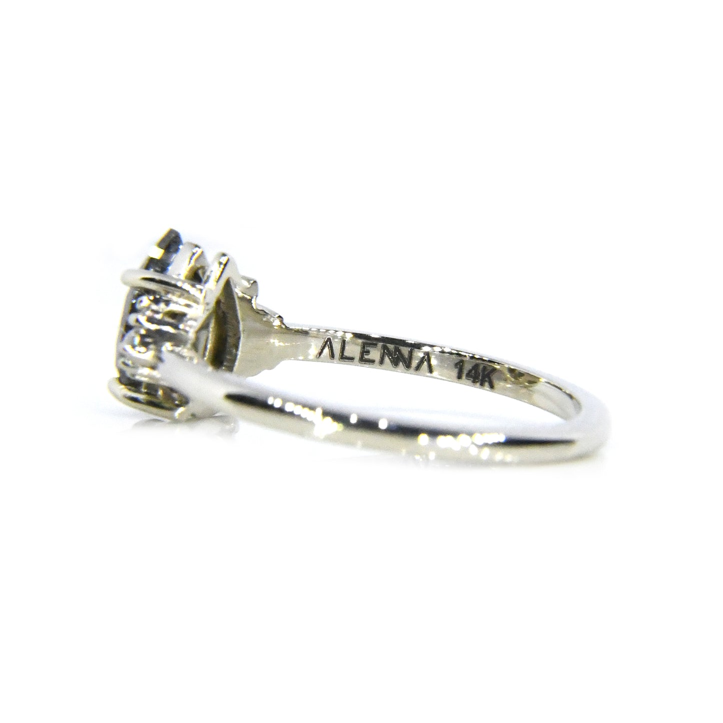 Anillo de Compromiso con Diamante Salt & Pepper .75cts y Diamantes Laterales
