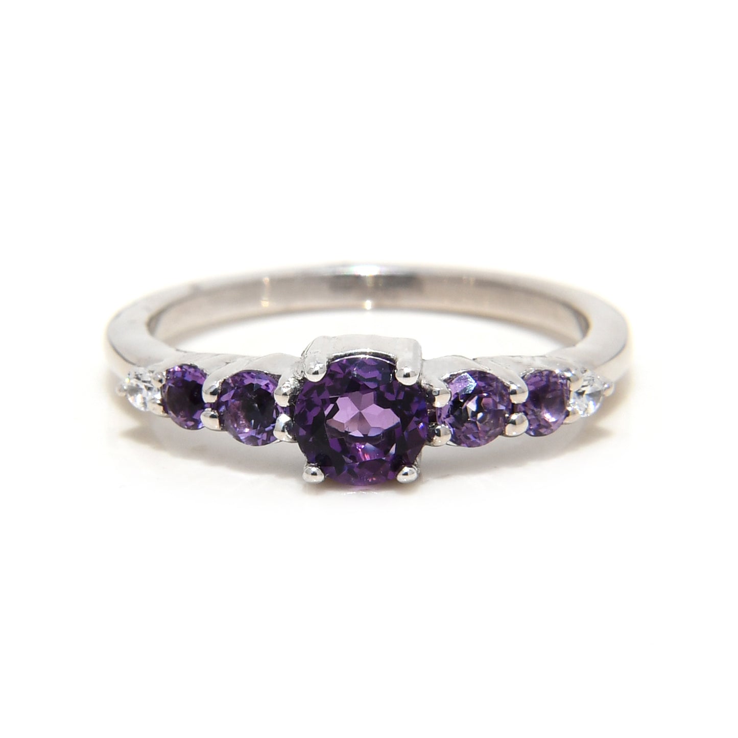 Anillo de Compromiso con Amatistas y Diamantes