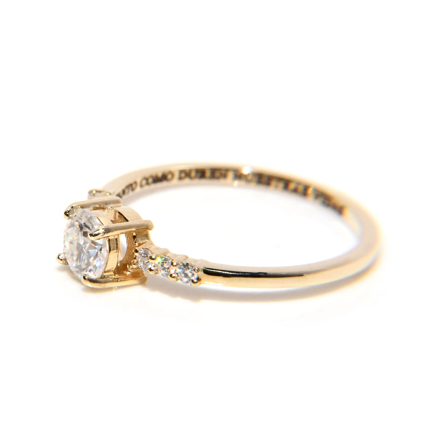 Anillo de Compromiso con Moissanita .50Cts y 6 Laterales