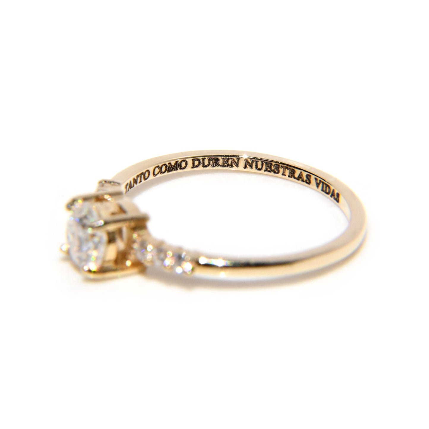 Anillo de Compromiso con Moissanita .50Cts y 6 Laterales