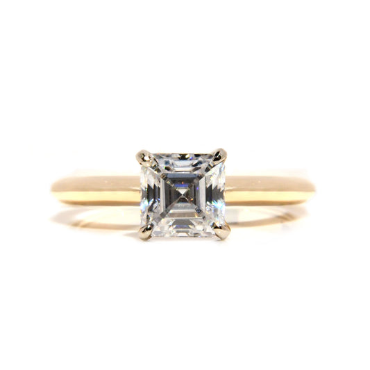 Anillo de Compromiso con  Moissanita Asscher 1.5Cts