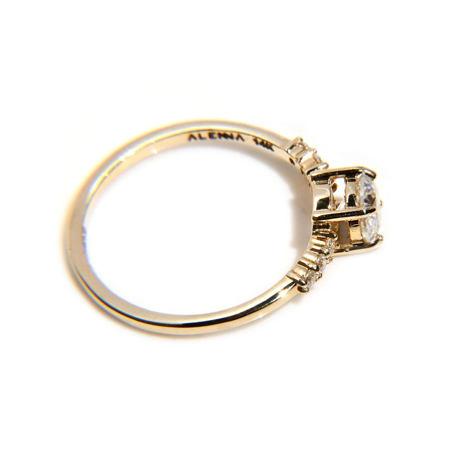 Anillo de Compromiso con Moissanita .50Cts y 6 Laterales