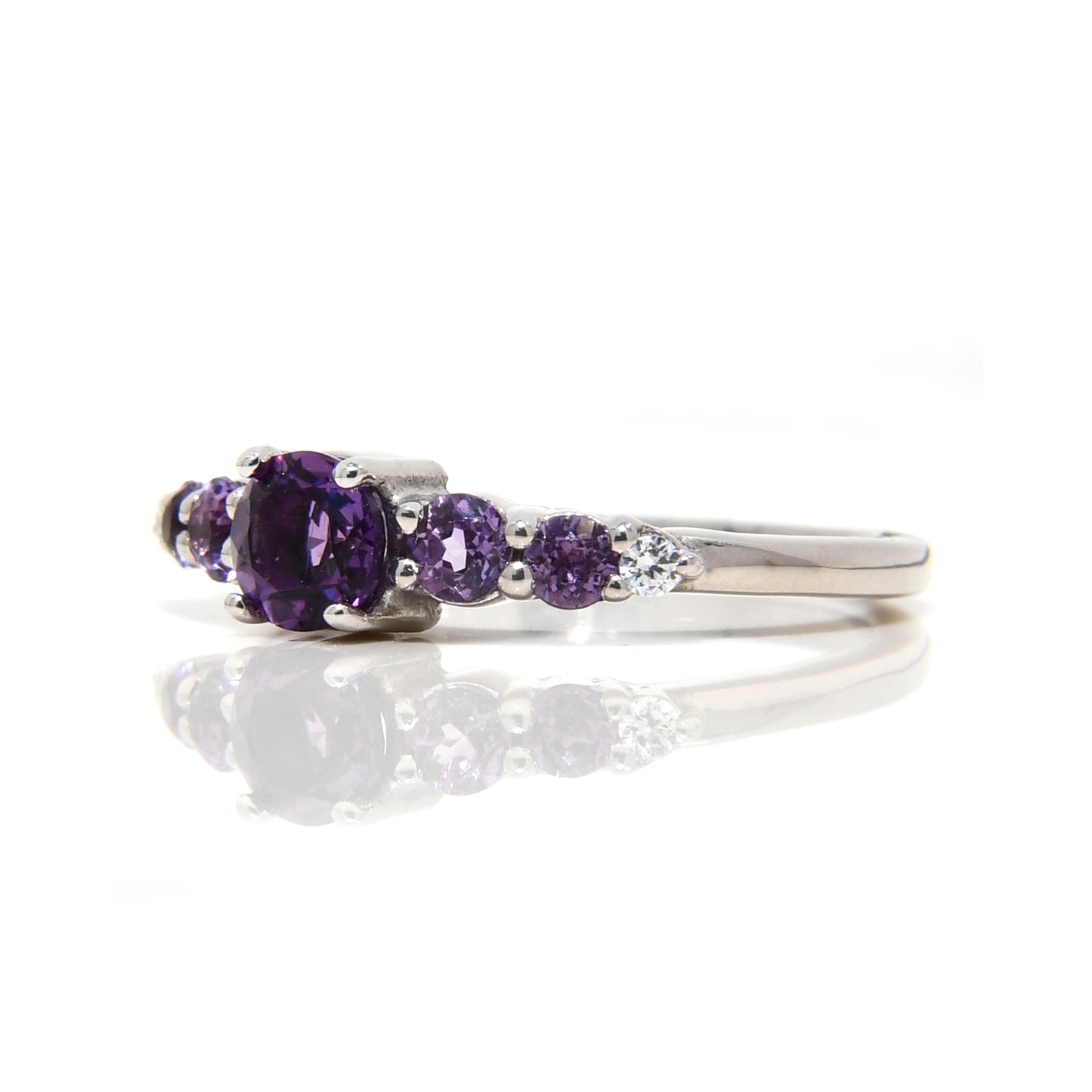 Anillo de Compromiso con Amatistas y Diamantes