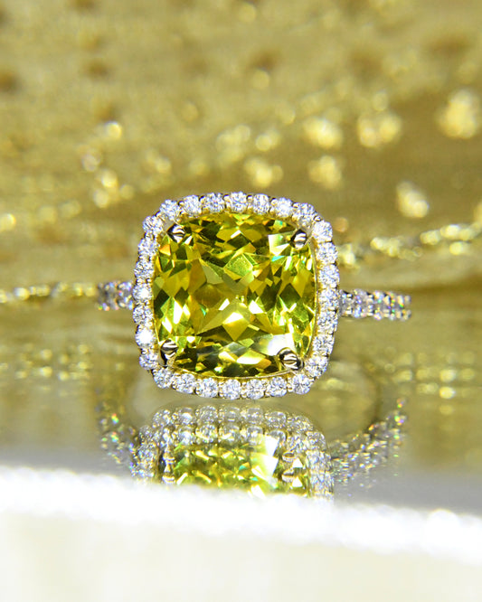 Anillo con Zafiro Lab de 6.25cts y .64cts de Diamantes