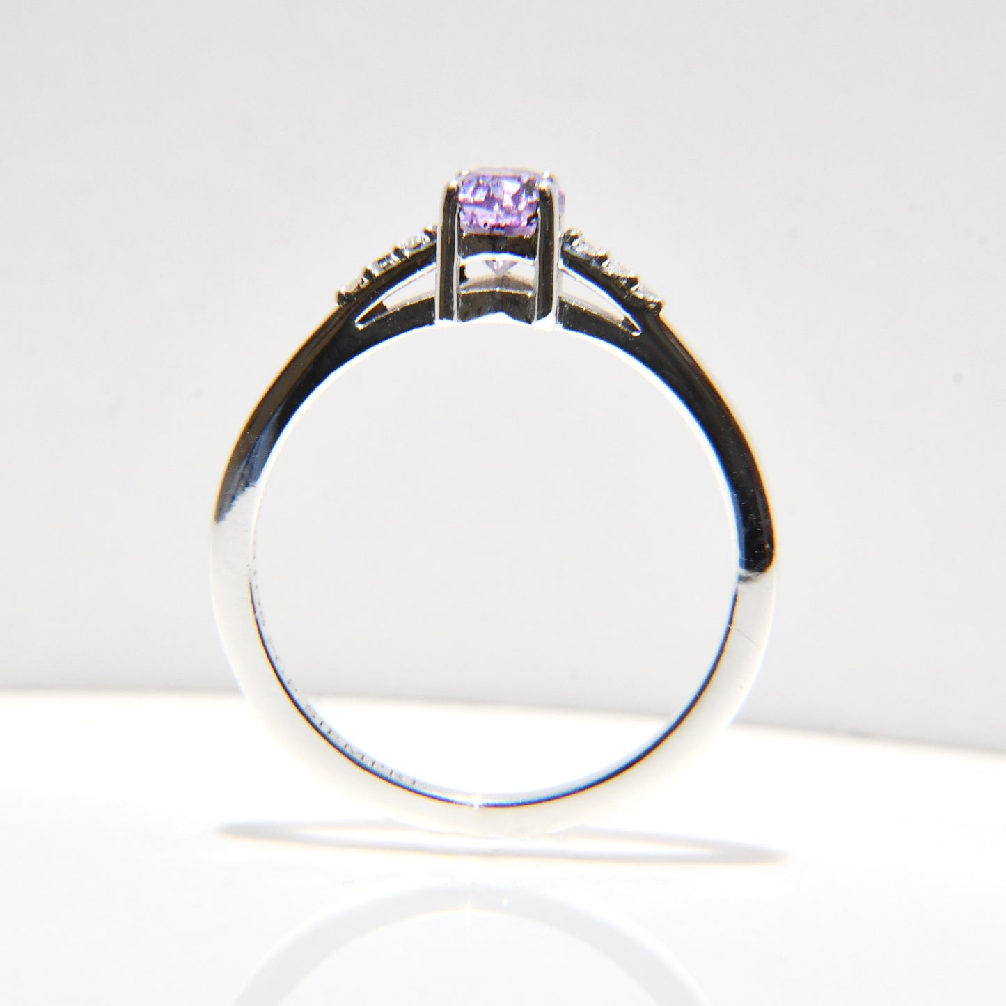 Anillo con Amatista Gota y 6 Diamantes