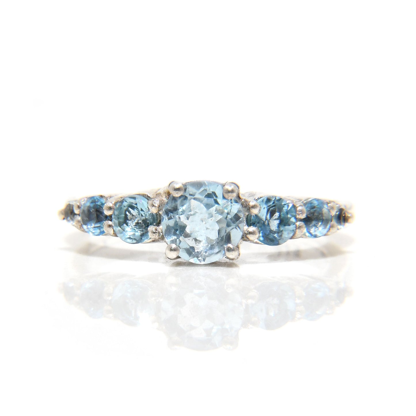 Anillo de Compromiso con Aguamarinas