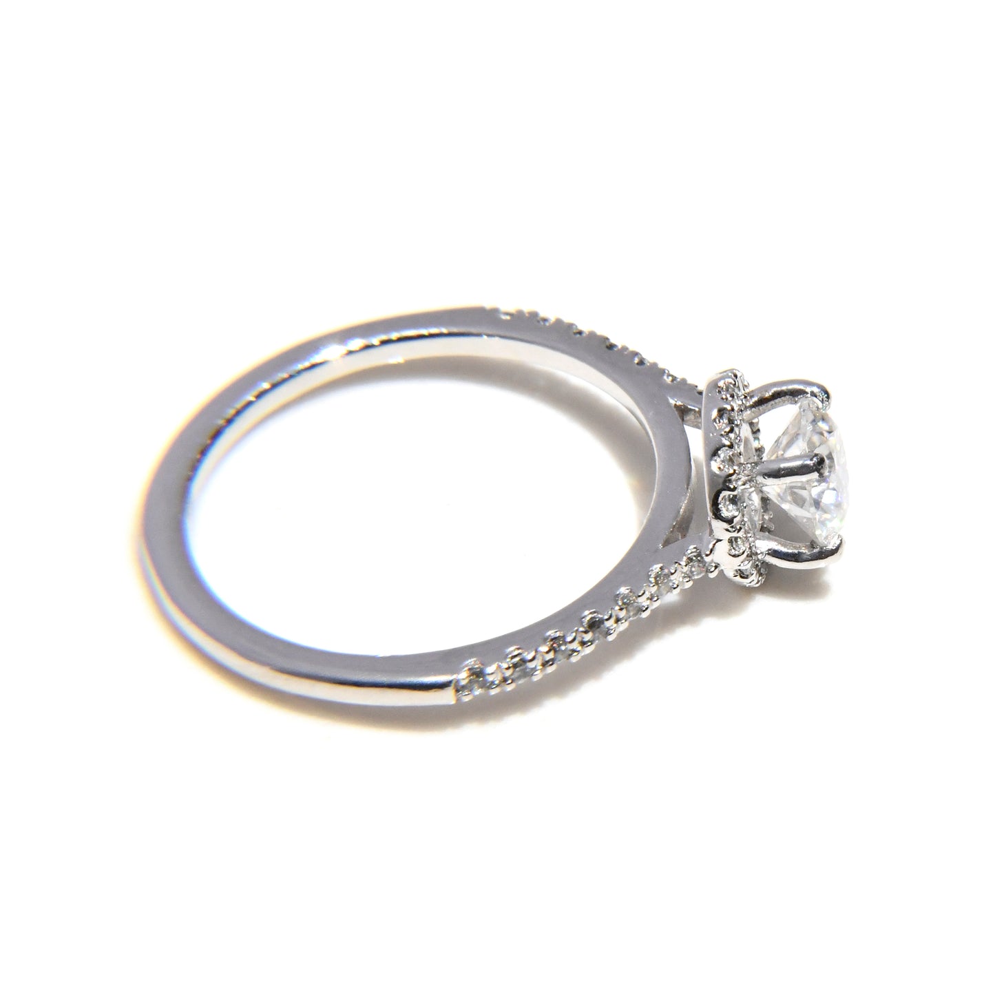 Anillo de Compromiso con Halo de Moissanitas .80Cts