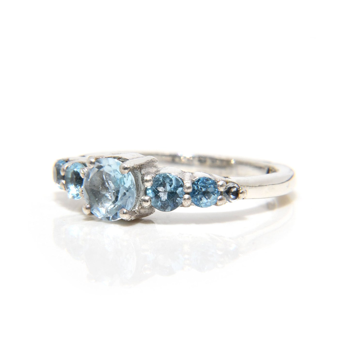 Anillo de Compromiso con Aguamarinas