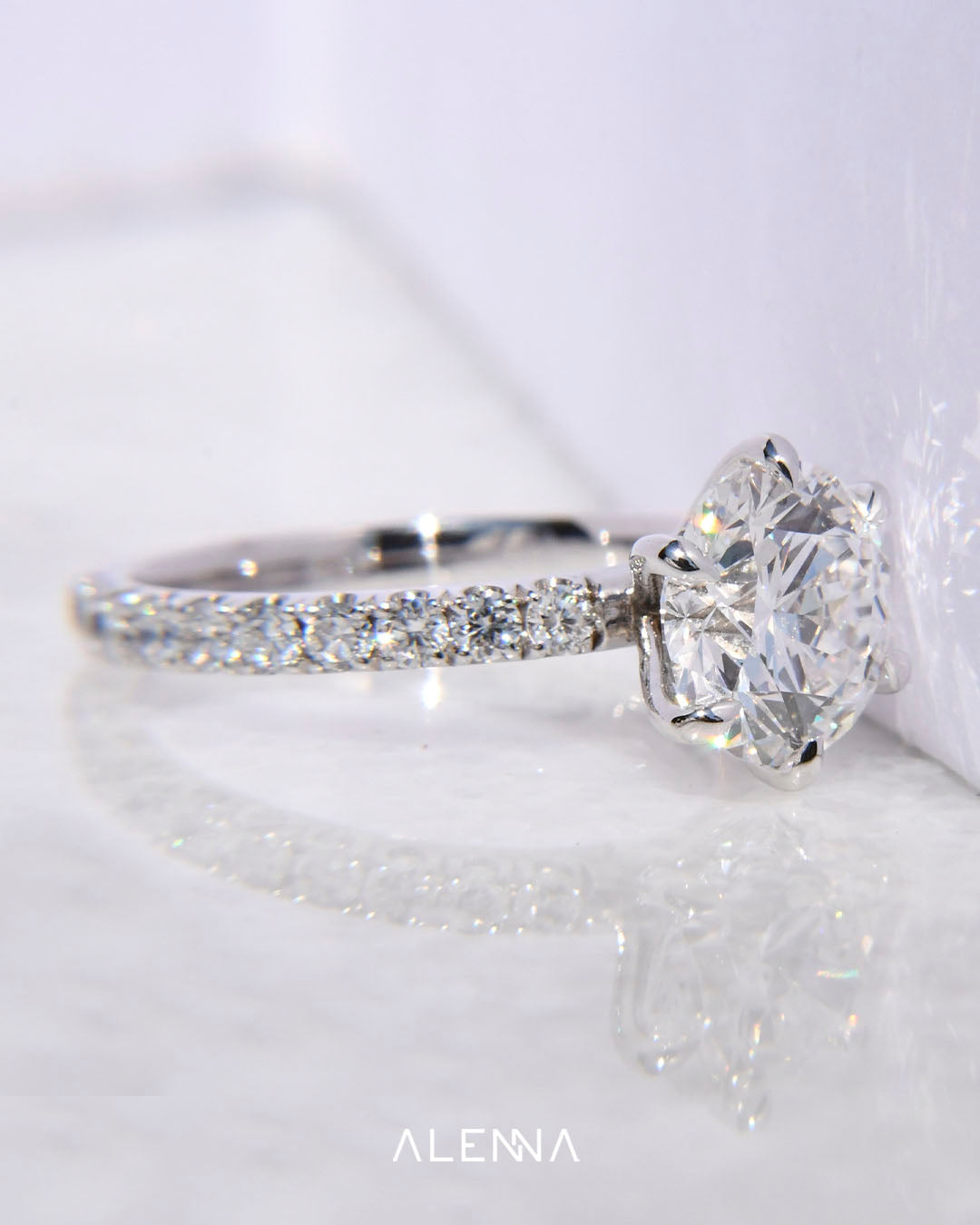 Anillo de Compromiso Natsuki con Diamante Corte Redondo