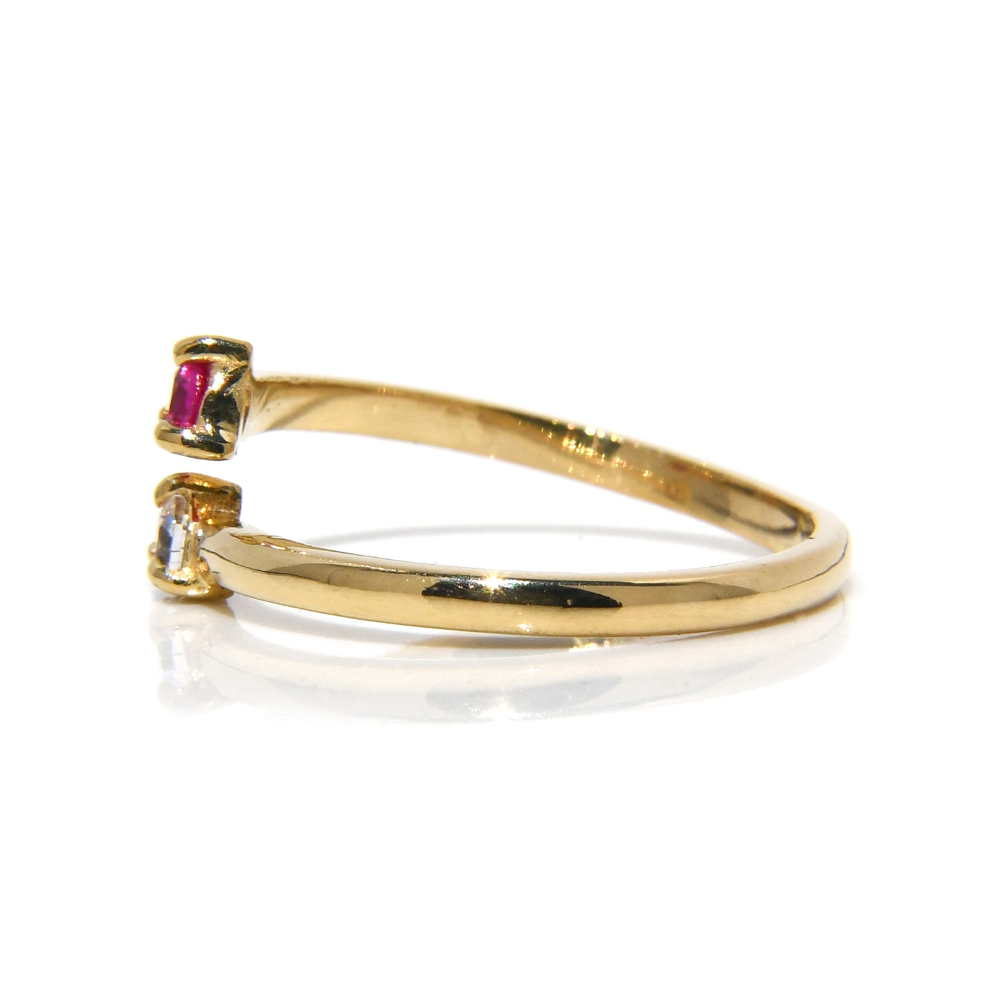 Anillo Espiral con Diamante y Rubí / Mes de Julio
