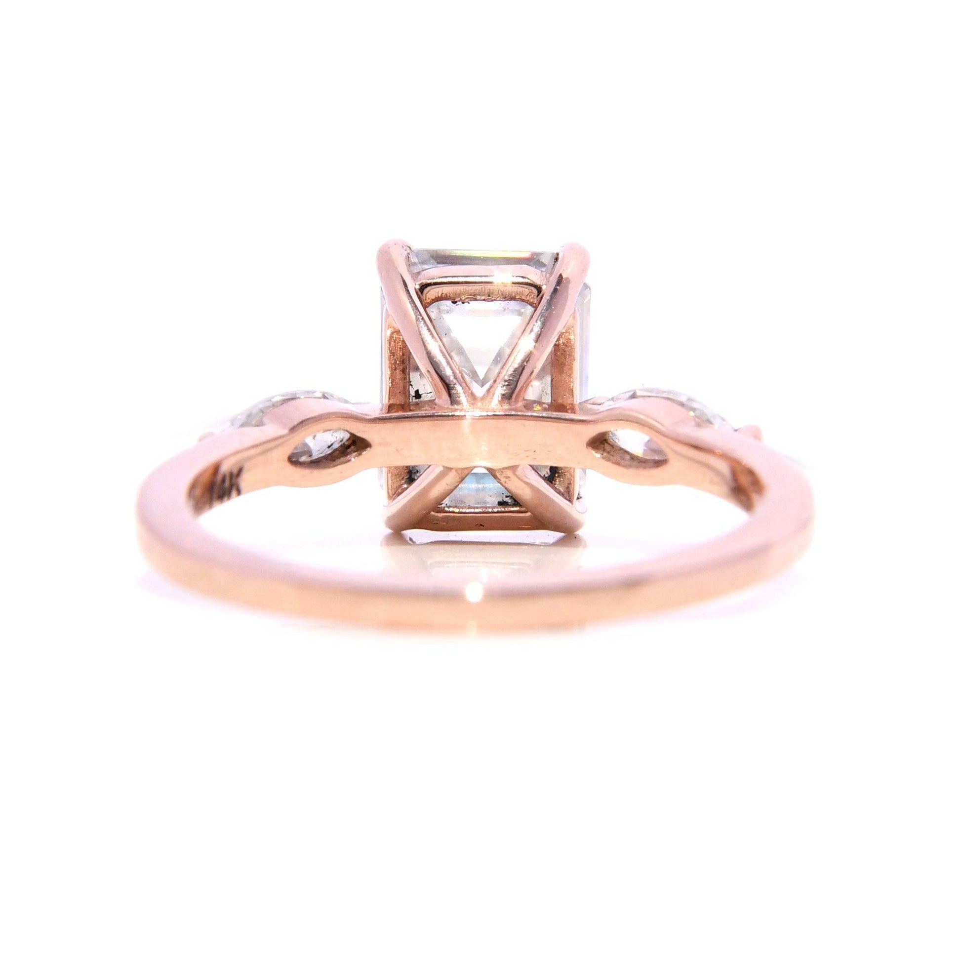 Anillo Alejandra con Moissanita Esmeralda 2Cts - ALENNA JEWELS