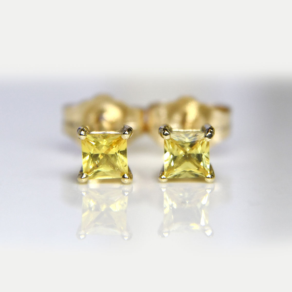 Aretes con Zafiros en Oro de 14k