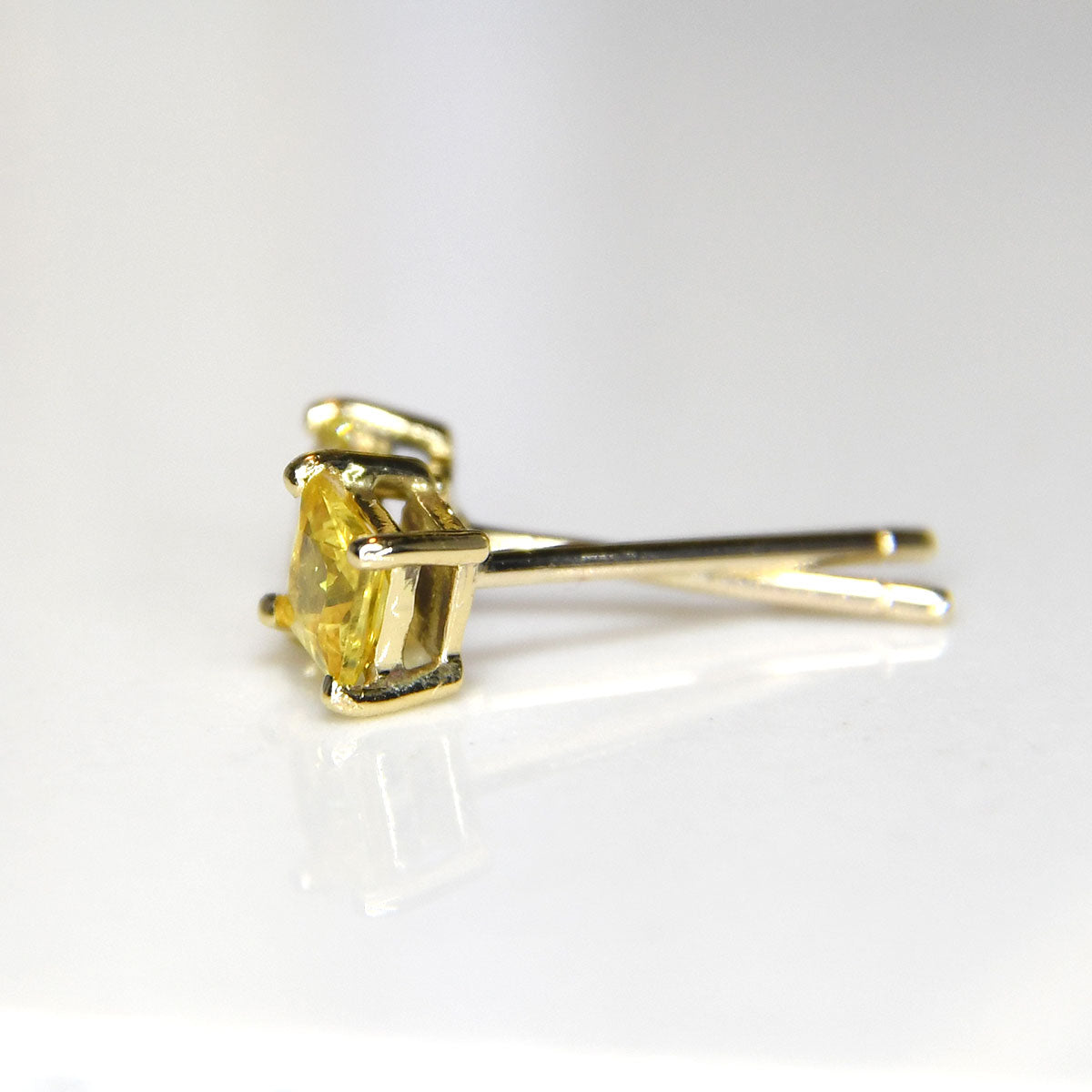 Aretes con Zafiros en Oro de 14k