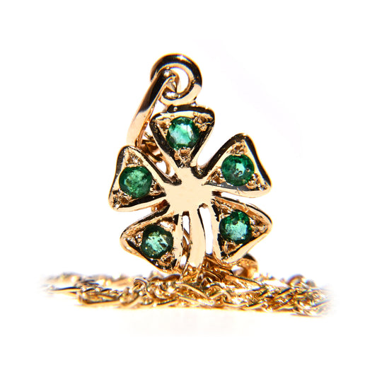 Dije Trebol con Esmeraldas