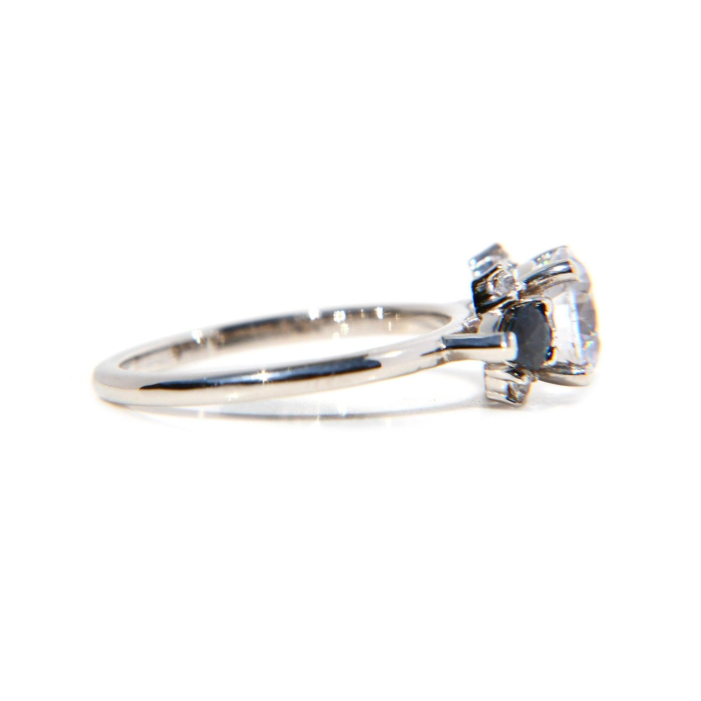 Anillo Adaya con Moissanita 1Cts y Zafiros - ALENNA JEWELS