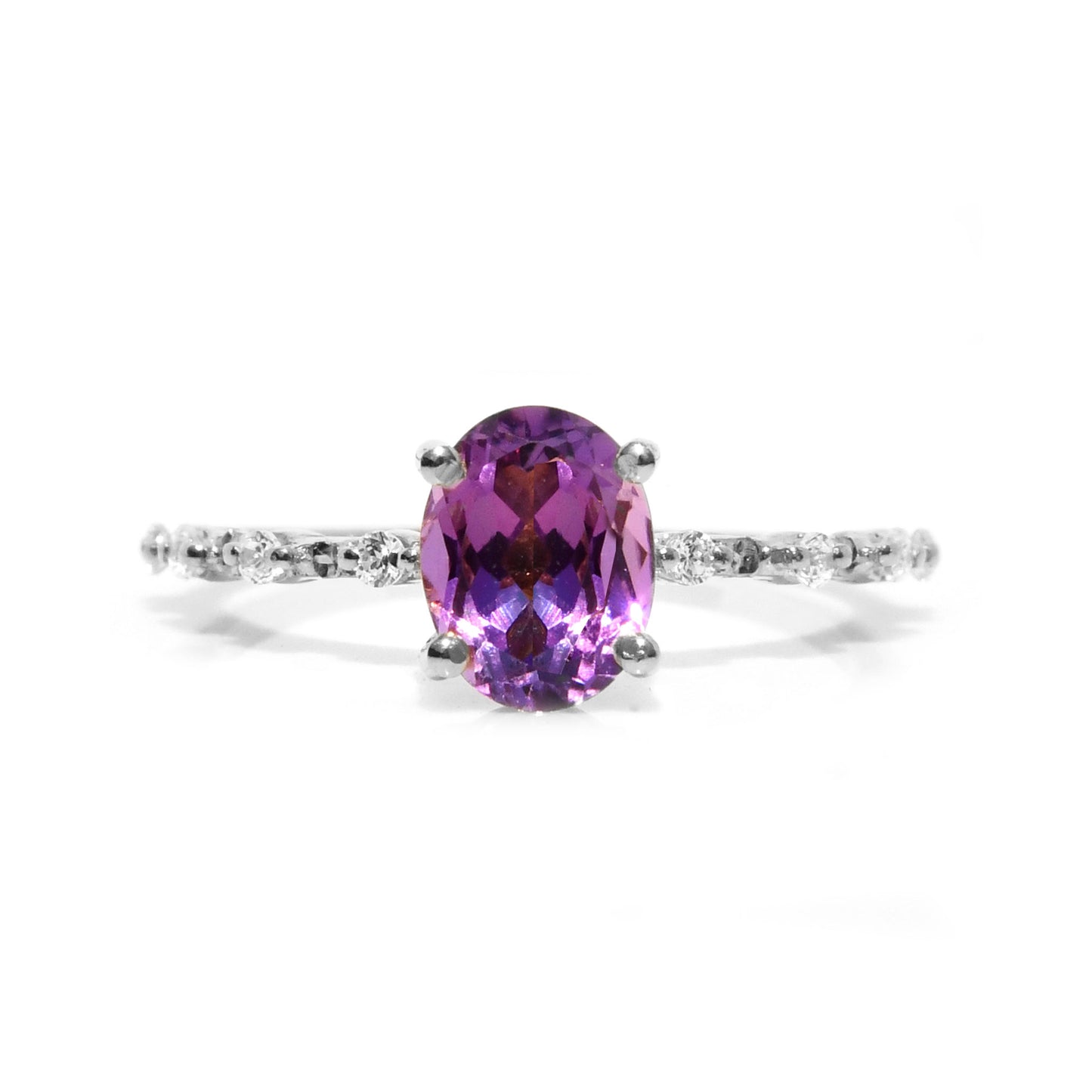 Anillo con Amatista corte Oval y 6 Diamantes