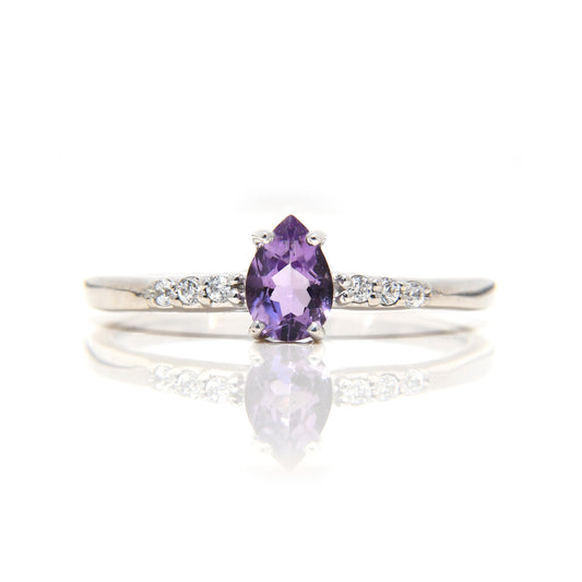 Anillo con Amatista Corte Pera y Diamantes