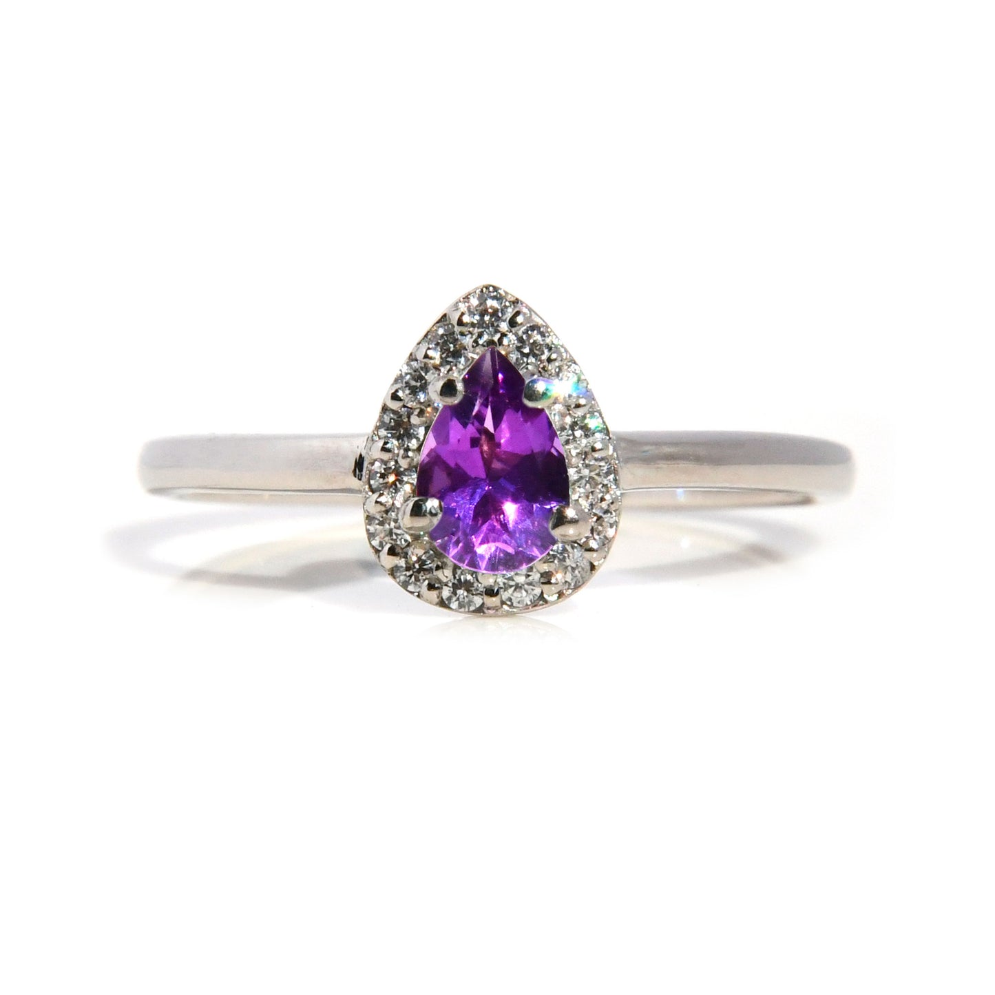 Anillo con Amatista corte Oval con halo de 15 Diamantes