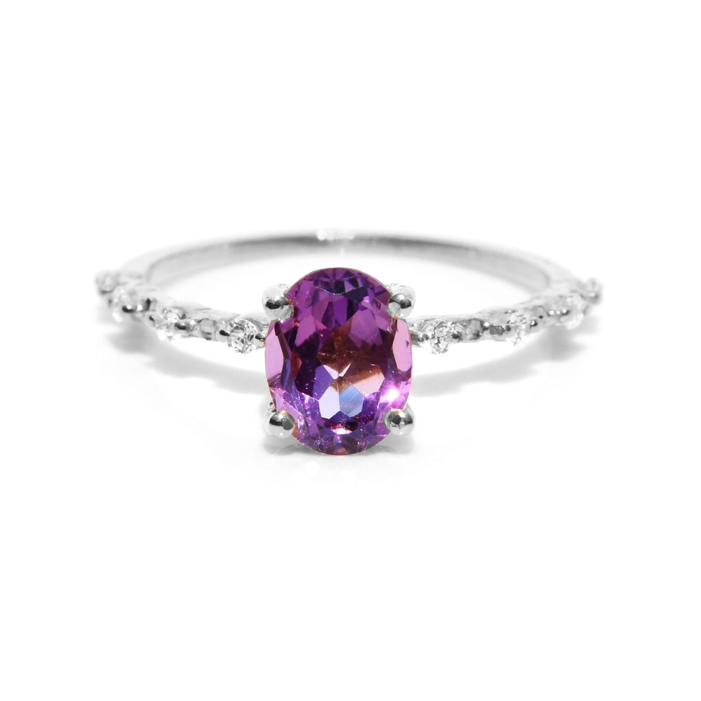 Anillo con Amatista corte Oval y 6 Diamantes