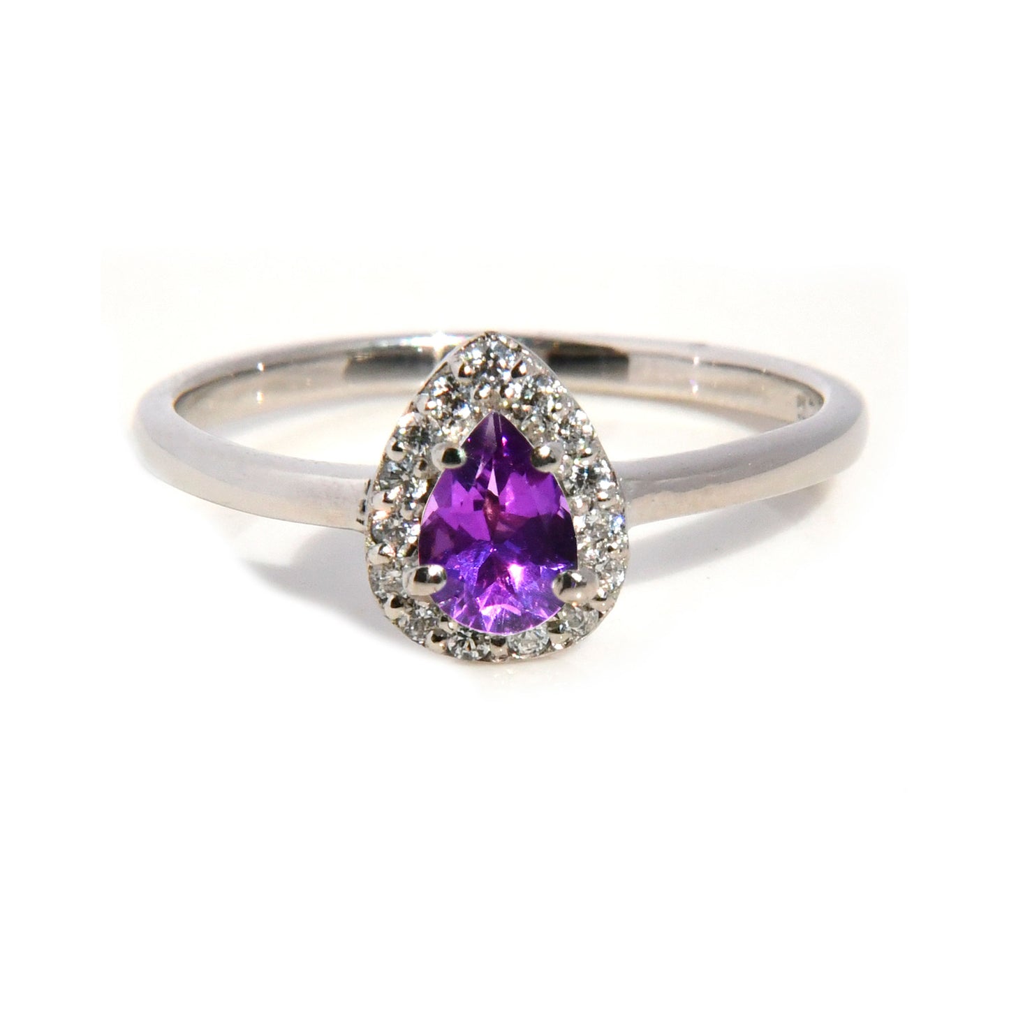 Anillo con Amatista corte Oval con halo de 15 Diamantes