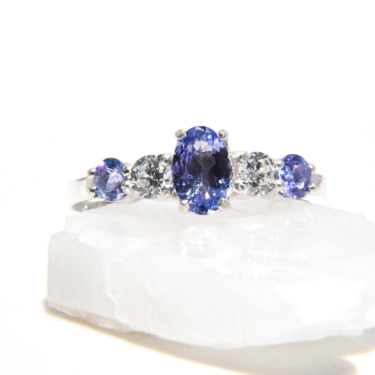 Anillo Sarai con Tanzanitas y Moissanitas