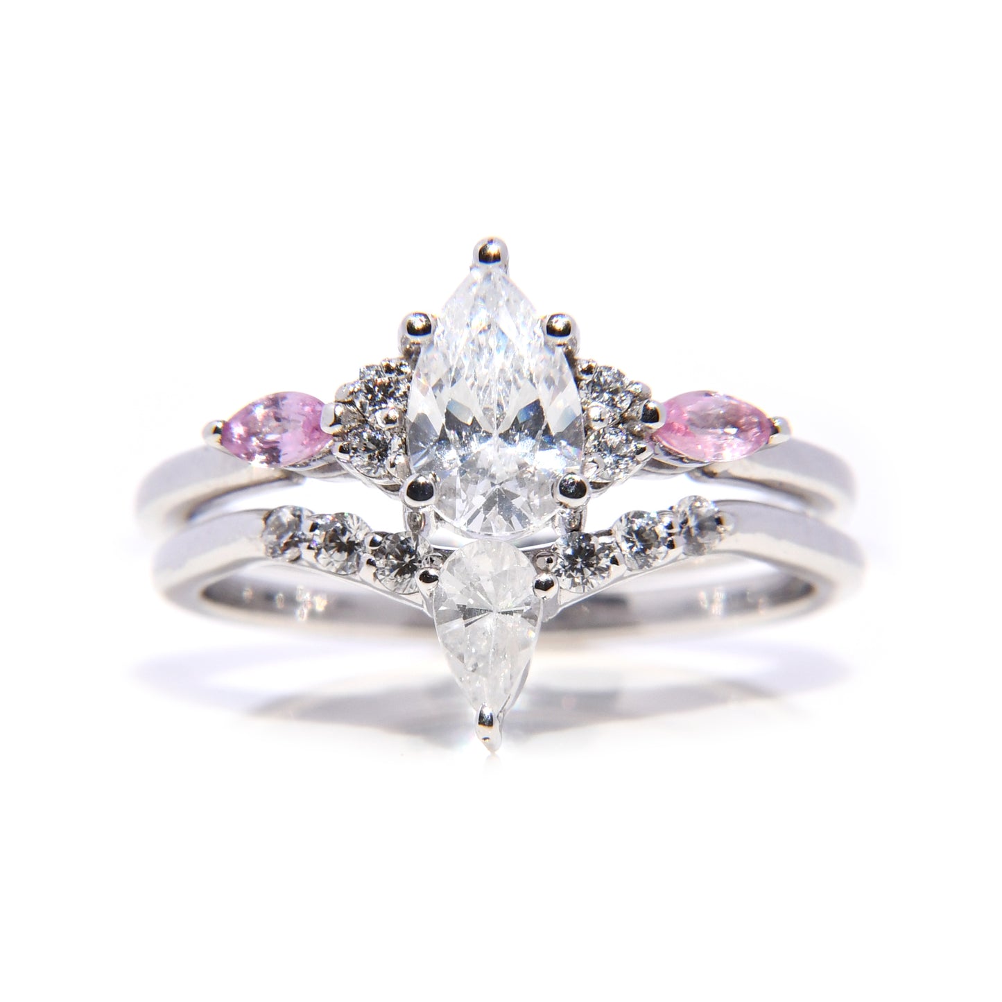 Anillo Dionne con Moissanita Pera .80 Cts