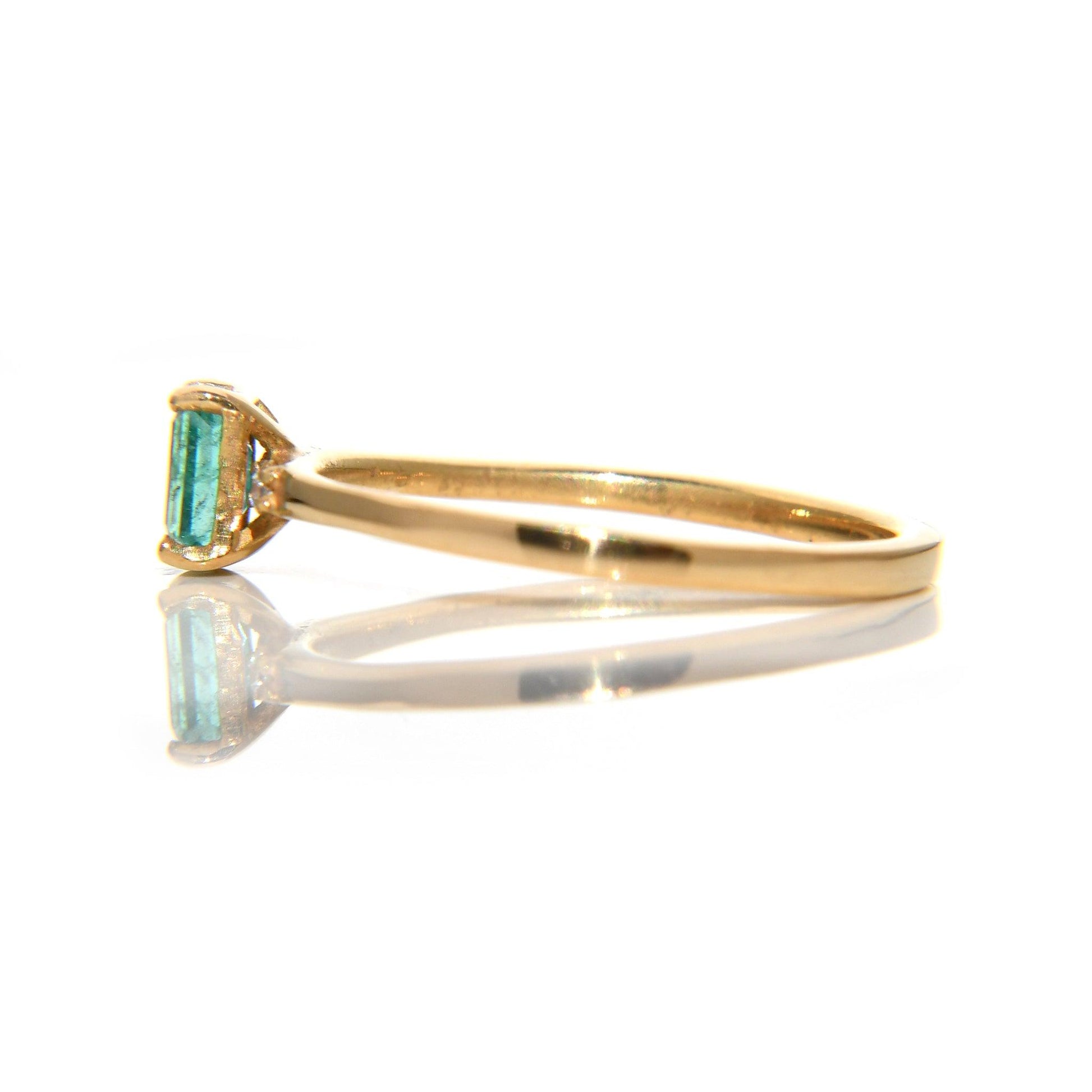 Anillo Aleida con Esmeralda y Diamantes / Gema Mes de Mayo - ALENNA JEWELS