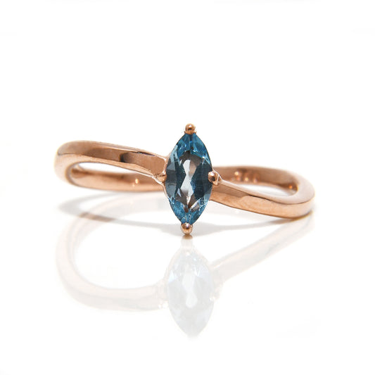 Anillo con Topacio Azul corte Marquise / Mes de Noviembre