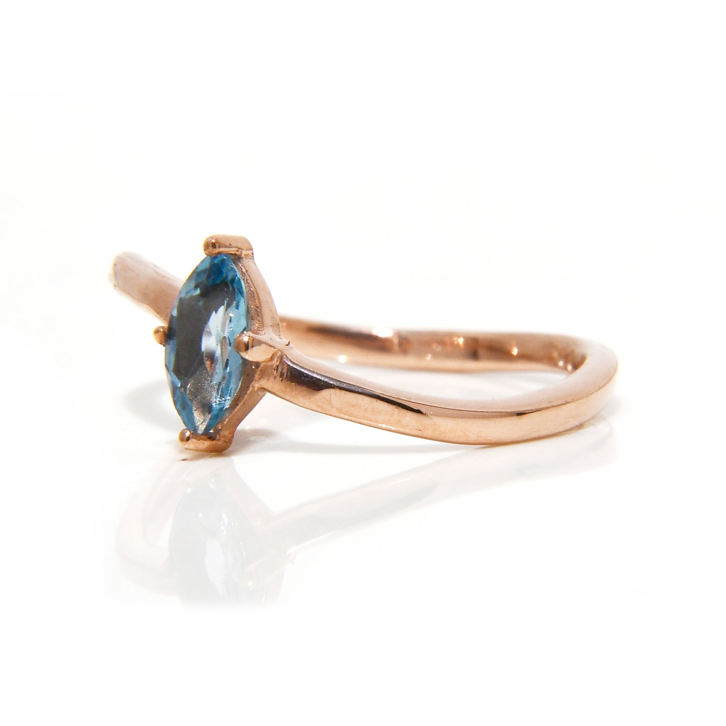 Anillo con Topacio Azul corte Marquise / Mes de Noviembre