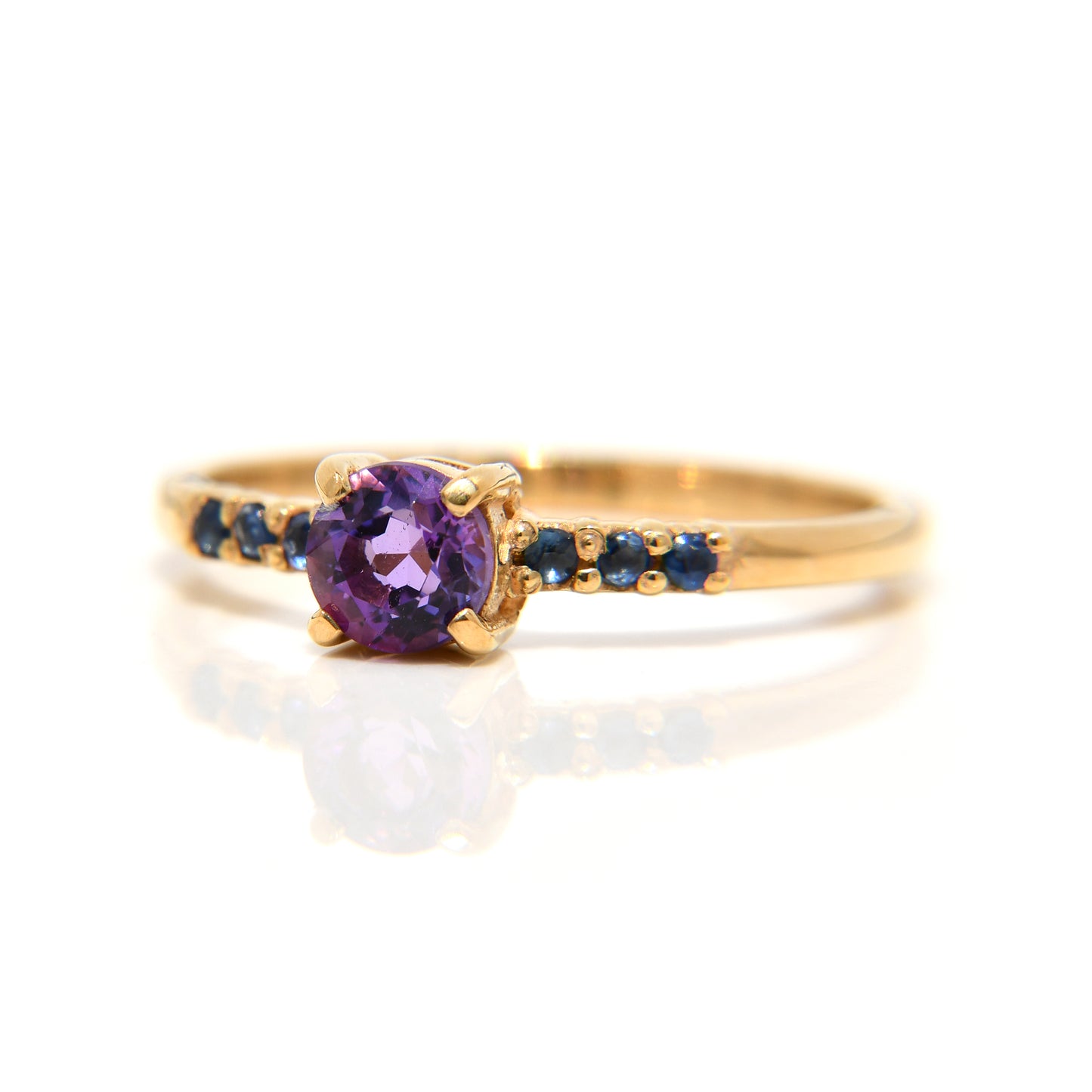 Anillo de Amatista y Zafiros