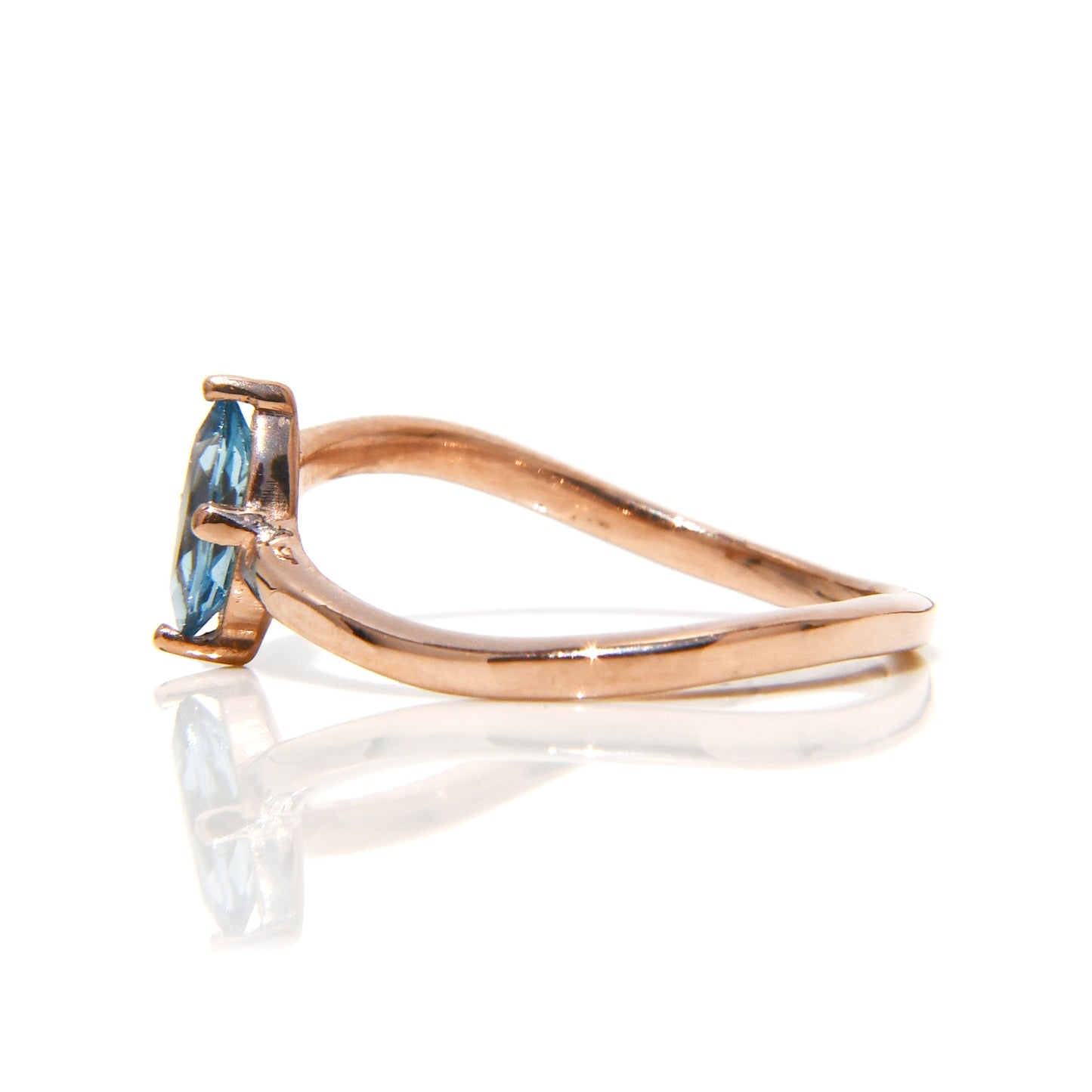 Anillo con Topacio Azul corte Marquise / Mes de Noviembre