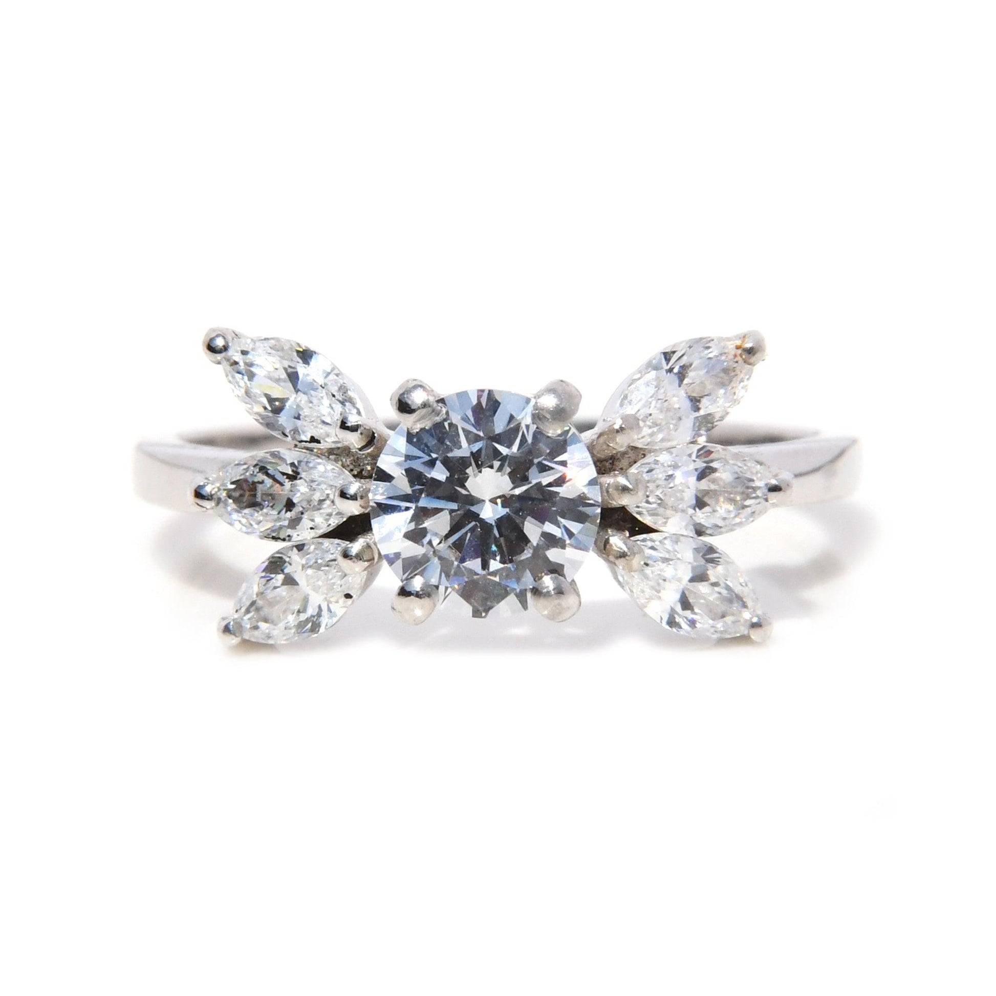 Anillo Arya con Moissanita .80Cts y Marquises de.20Cts - ALENNA JEWELS