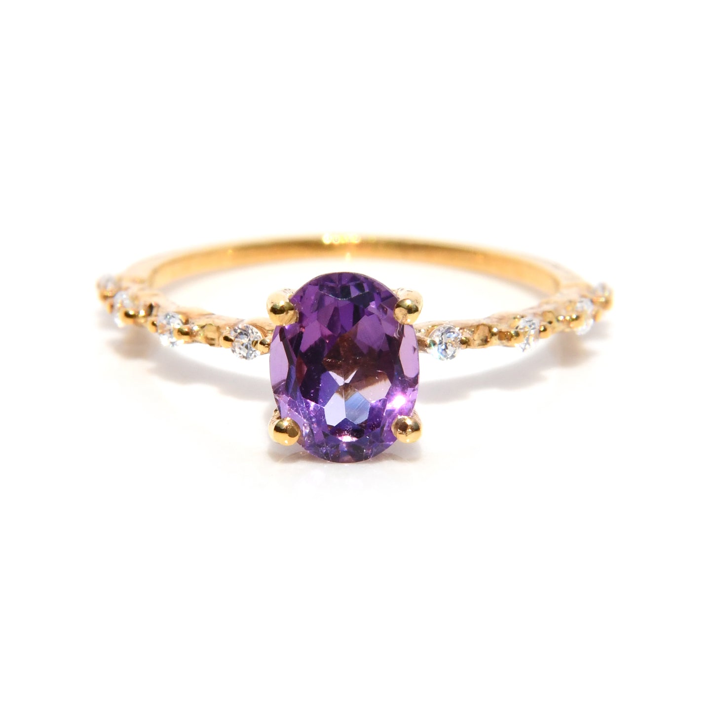 Anillo de Compromiso con Amatista Oval de .95cts y Diamantes