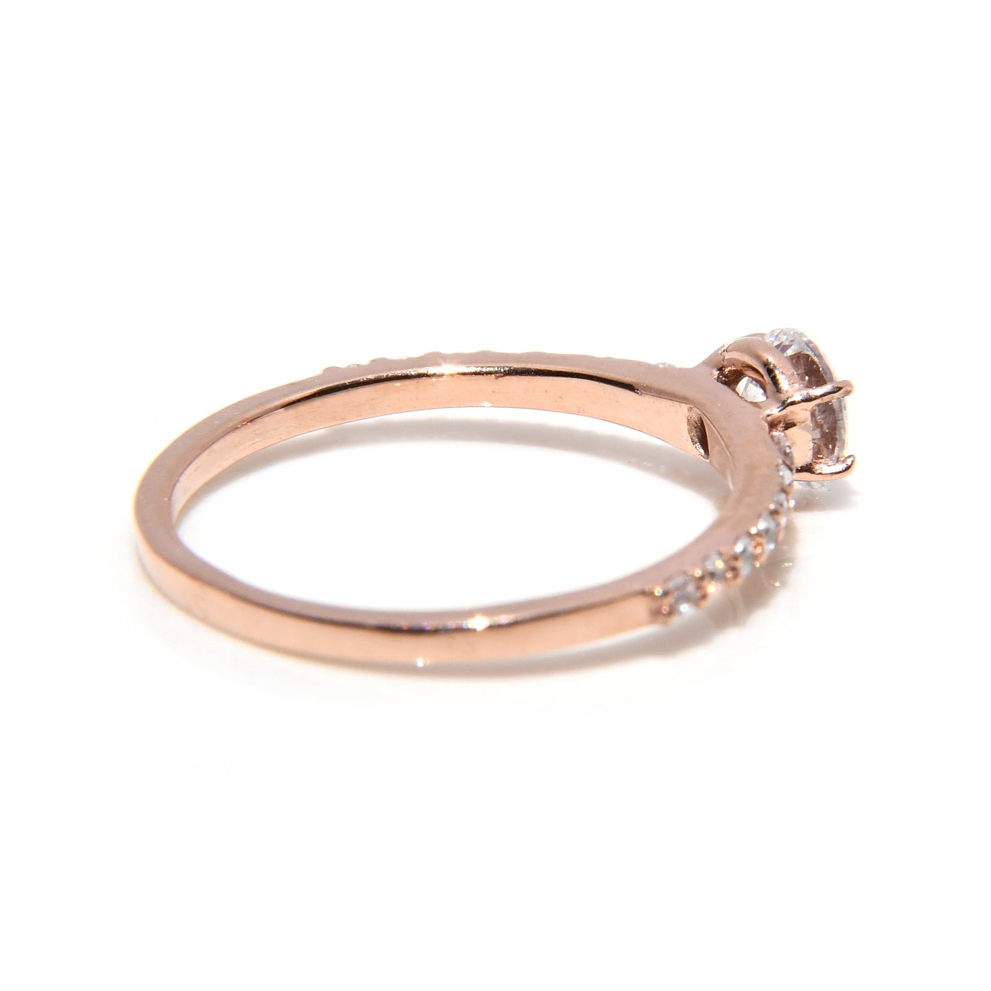 Anillo de Compromiso con Moissanita .50Cts y laterales .14Cts