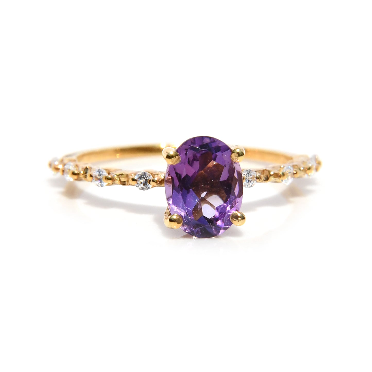 Anillo de Compromiso con Amatista Oval de .95cts y Diamantes