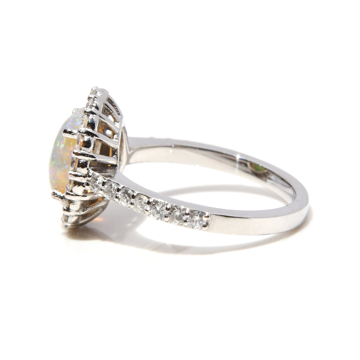 Anillo de Compromiso con Ópalo de 2cts y Diamantes