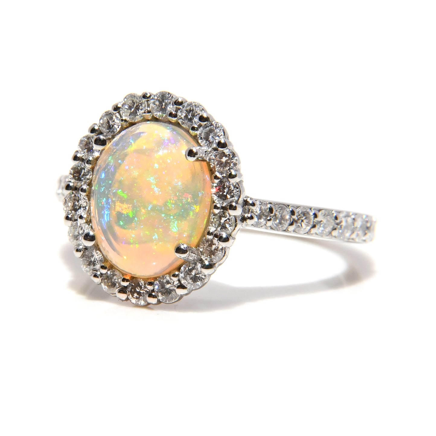 Anillo de Compromiso con Ópalo de 2cts y Diamantes