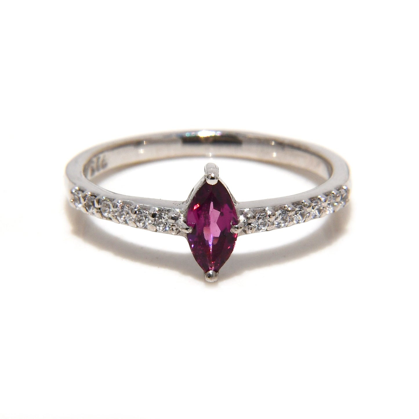 Anillo con Rodolita Marquise y 12 Diamantes