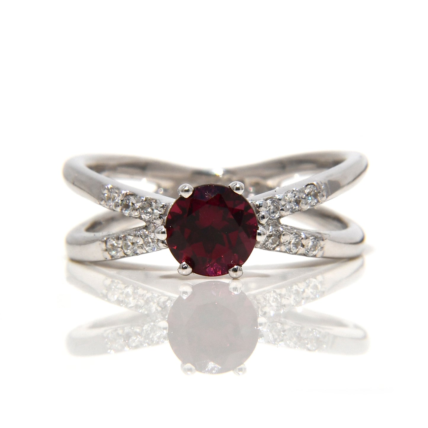 Anillo con Rodolita Redonda y 12 Diamantes