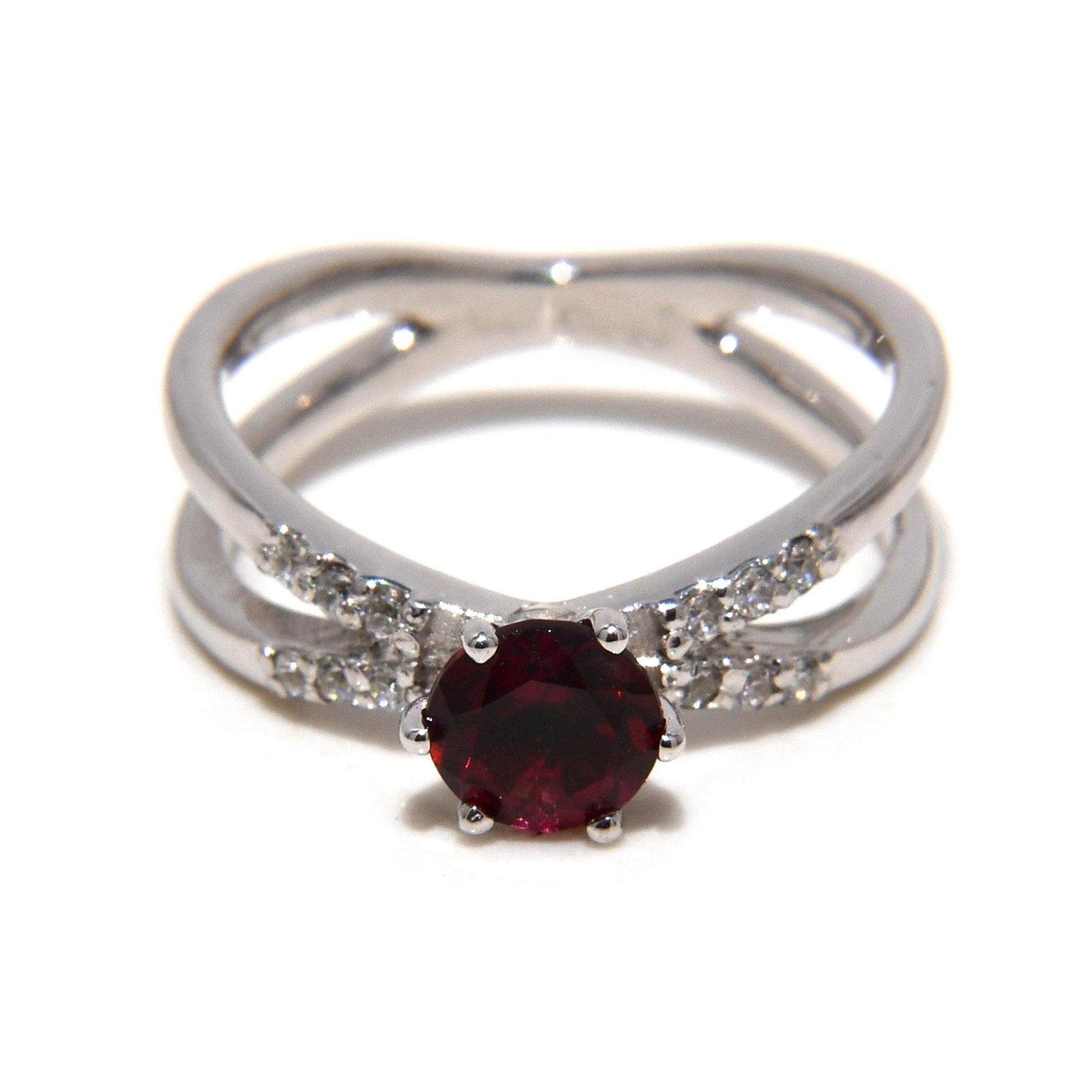 Anillo de Compromiso con Rodolita de .95Ct y 12 Diamantes - ALENNA JEWELS