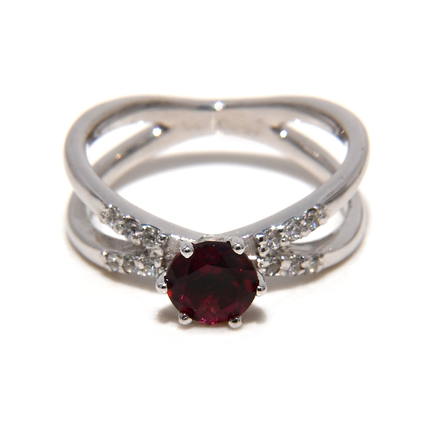 Anillo con Rodolita Redonda y 12 Diamantes
