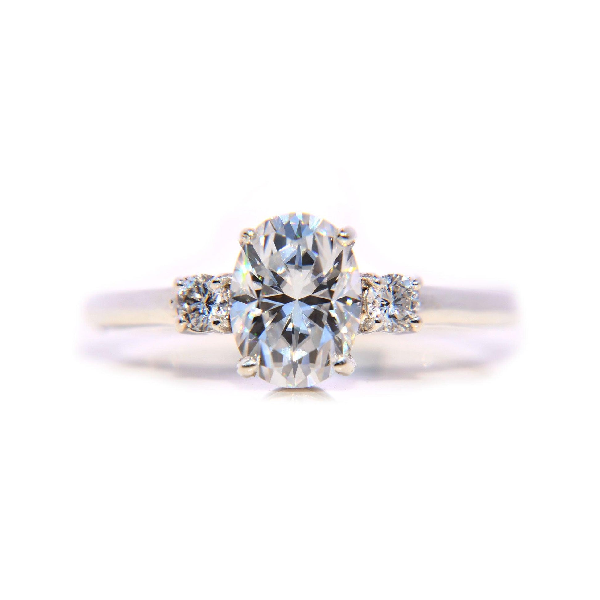 Anillo Aldemi con Moissanita Oval 1.5 Cts - ALENNA JEWELS