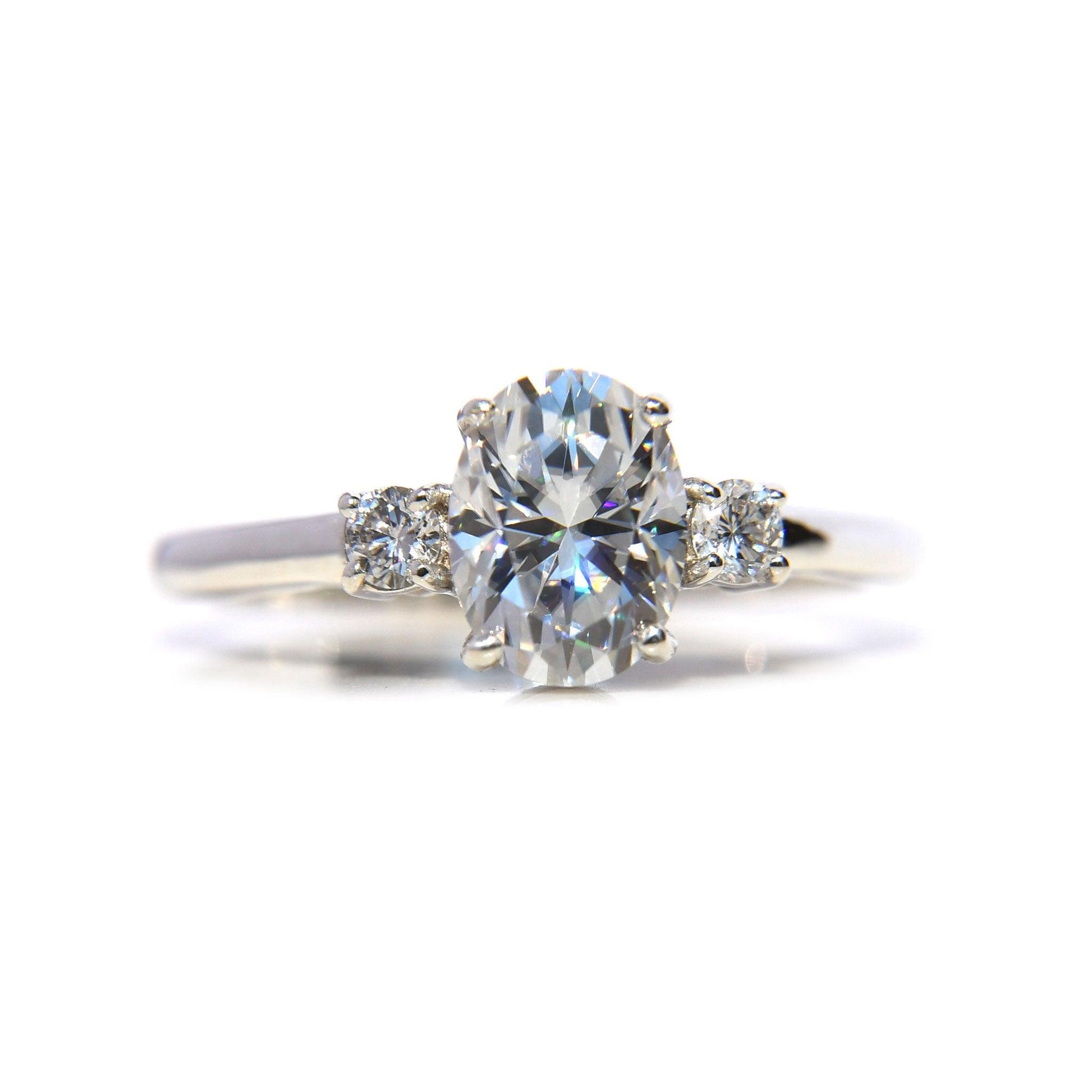 Anillo Aldemi con Moissanita Oval 1.5 Cts - ALENNA JEWELS