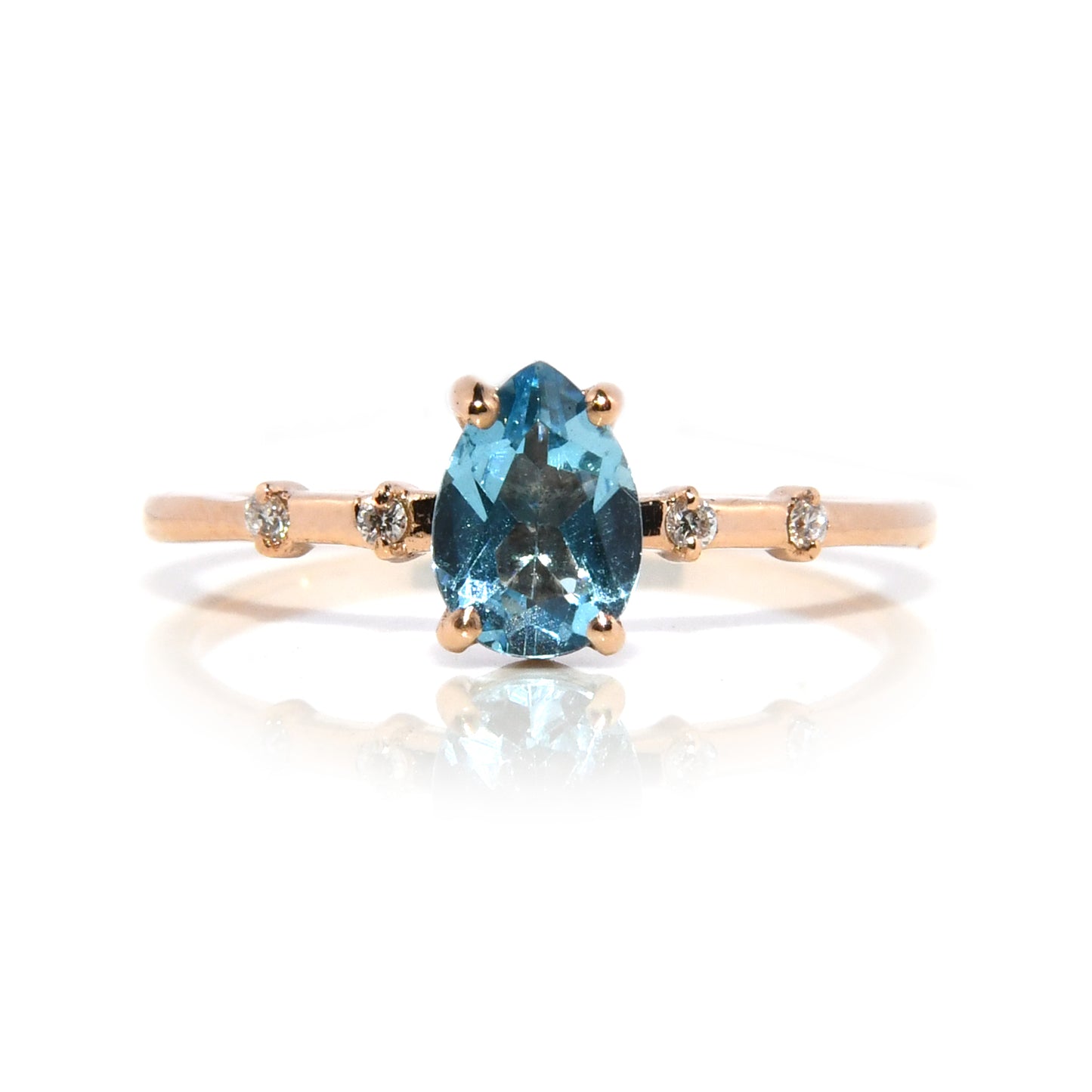 Anillo Aura con Topacio Azul y Diamantes